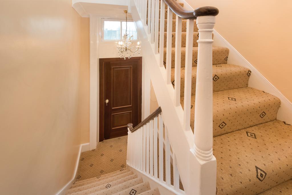 London Residence Екстер'єр фото
